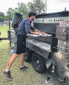  ??  ?? Parrilla en orden. La comunidad cuenta con más de dos millones de seguidores en Facebook.