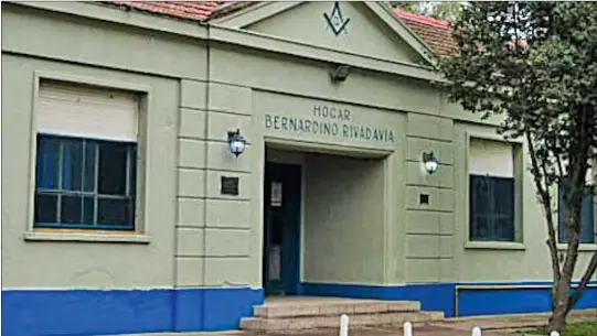  ?? ?? TEMPLO Y HOGAR. La principal sede de la Gran Logia Argentina de Libres y Aceptados Masones, en CABA. Y el Hogar Bernardino Rivadavia, faro de la filantropí­a masónica, que existe desde 1914.