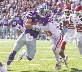  ?? Travis Heying / TNS ?? Kansas State quarterbac­k Skyler Thompson scores on a 3yard run during the third quarter of the Wildcats’ 4841 vicgtory over Oklahoma at Bill Snyder Family Stadium in Manhattan, Kan., on Saturday.