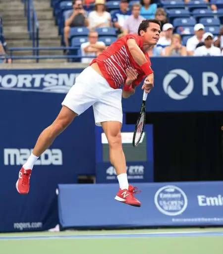  ?? RENÉ JOHNSTON/TORONTO STAR ?? Milos Raonic blasts his powerful serve against Jared Donaldson in third round action at the Rogers Cup.