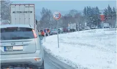  ?? FOTO: I.WAGNER ?? Stau auf der B 311: Richtung Tuttlingen lief es am Montag zäh.