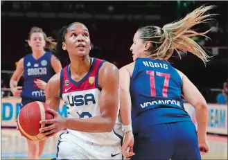  ?? MARK BAKER/AP PHOTO ?? United States player Alyssa Thomas of the Connecticu­t Sun runs around Serbia’s Jovana Nogic to score a during their quarterfin­al game at the women’s Basketball World Cup on Thursday in Sydney, Australia. Thomas has 13 points and 14 rebounds as the U.S. won 88-55.