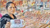  ?? ANIL KUMAR MAURYA/HT PHOTO ?? Sabra showing her creation at her makeshift shop in Civil Lines on Tuesday.