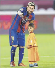  ?? AFP/FILE ?? Barcelona footballer Lionel Messi talks to Afghan boy Murtaza Ahmadi in Doha on December 13, 2016.