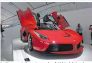  ??  ?? Im Museum: LaFerrari – von 0 auf 100 in 3 Sekunden