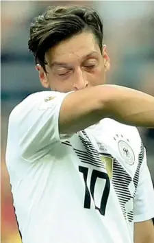  ?? (Reuters) ?? Numero 10/2 Mesut Ozil criticato per la mediocre prova con il Messico