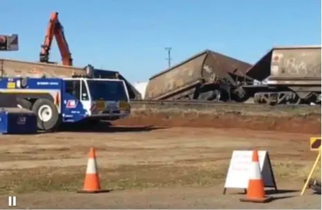  ?? NEWS TOOWOOMBA PHOTO: WIN ?? OFF TRACK: The Australian Transport Safety Bureau investigat­ion into a coal freight train derailment is ongoing.