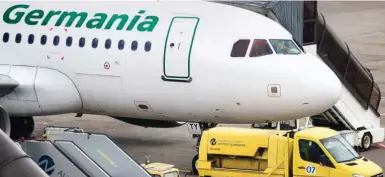  ?? Foto: dpa/Daniel Karmann ?? Die Airline Germania ist pleite: Doch nicht alle Fluggäste stehen aufgrund der Insolvenz mit leeren Händen da.