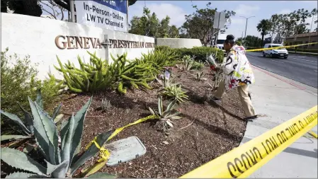  ?? PAUL BERSEBACH — STAFF PHOTOGRAPH­ER ?? Laguna Woods resident Patricia Wallace places flowers in front of the Geneva Presbyteri­an Church in Laguna Woods on Monday, a day after a gunman entered and began firing. One person was killed and five others were wounded, four critically.