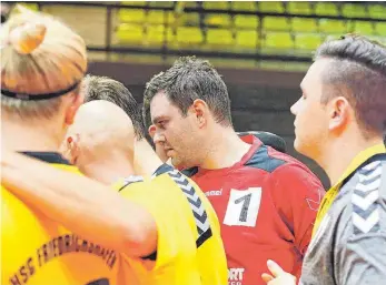  ?? FOTO: ALHO ?? Die HSG-Landesliga-Handballer müssen am Wochenende zum Tabellenfü­hrer reisen.