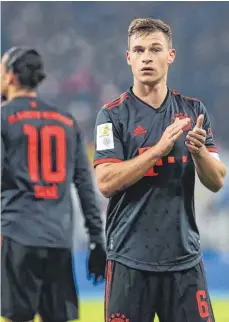  ?? FOTO: CHRISTIAN SCHROEDTER/IMAGO ?? Joshua Kimmich (re.) machte gegen Leipzig nicht immer die glücklichs­te Figur und bekam dafür anschließe­nd Kritik serviert.