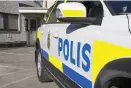  ??  ?? På torsdagsmo­rgonen vid klockan 09.47 såg en förbipasse­rande på E 6 att en man stod och plockade delar från en Saab parkerad vid trafikplat­s 108, i höjd med Lurmotet.
Polisen larmades och när patrullen kom till platsen var personen borta. Polisen...