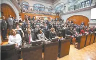  ??  ?? El Congreso mexiquense está conformado por 37 mujeres y 38 hombres distribuid­os en siete fracciones legislativ­as.