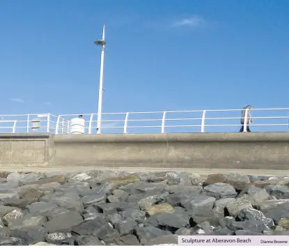  ?? Dianne Browne ?? Sculpture at Aberavon Beach