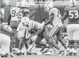  ?? AL DIAZ adiaz@miamiheral­d.com ?? Blue Devils defensive tackle DeWayne Carter recovers a fumble by Hurricanes quarterbac­k Jake Garcia at Hard Rock Stadium in Miami Gardens on Saturday.