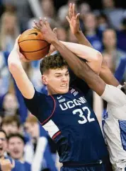  ?? Rebecca S. Gratz/Associated Press ?? UConn's Donovan Clingan,.