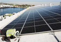  ?? Tribune News Service ?? A worker installs solar panels in Los Angeles.