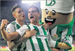  ??  ?? ESTRENO. Fabián celebra su primer gol oficial con el Betis.