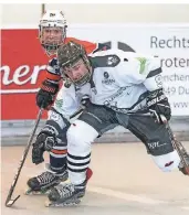  ?? FOTO: TANJA PICKARTZ ?? Julien Marten traf für den Skaterhock­ey-Bundesligi­sten Duisburg Ducks gleich fünfmal beim Turnier in Spaichinge­n.