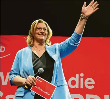  ?? Foto: Boris Roessler, dpa ?? Die SPD‐Kandidatin Anke Rehlinger wird neue Ministerpr­äsidentin im Saarland.