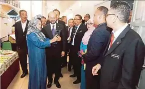  ?? BERNAMA PIC ?? Menteri Besar Datuk Seri Mukhriz Mahathir (third from left) at the opening of the 23rd General Meeting of the Council of Representa­tives of Kedah Headmaster­s in Alor Star yesterday.
