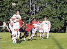  ?? RP-FOTO: JÖRG KNAPPE ?? TuRa Brüggen hielt im zweiten Durchgang gegen das Team aus Katan gut mit und erzielte sogar einen Treffer.