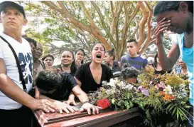  ?? JUAN CARLOS HERNÁNDEZ/ AFP ?? Funeral de algunos de los fallecidos en la ciudad de Valencia.