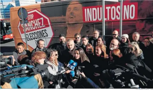  ?? ALEJANDRO GARCÍA / EFE ?? La líder de Ciudadanos en Cataluña y portavoz nacional del partido, Inés Arrimadas, ante los medios de comunicaci­ón ayer en Barcelona.