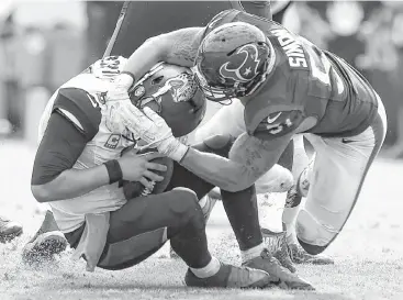  ?? Brett Coomer / Houston Chronicle ?? Linebacker John Simon gets to Jaguars quarterbac­k Blake Bortles during the Texans’ dominant fourth quarter. Whitney Mercilus had the other two sacks for the Texans.