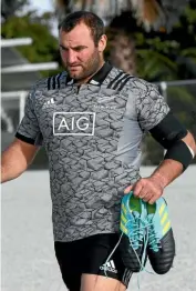  ?? PHOTOSPORT ?? Tim Perry was injured at the All Blacks training session in Auckland yesterday.