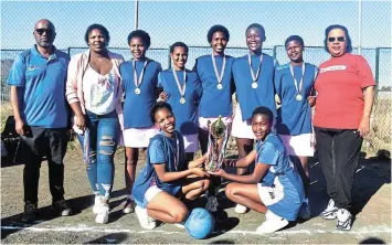  ?? Picture: ZINTLE BOBELO ?? CHAMPIONS: The Kwa-Komani Technical School netball team are the champions of the PH Splash netball series.