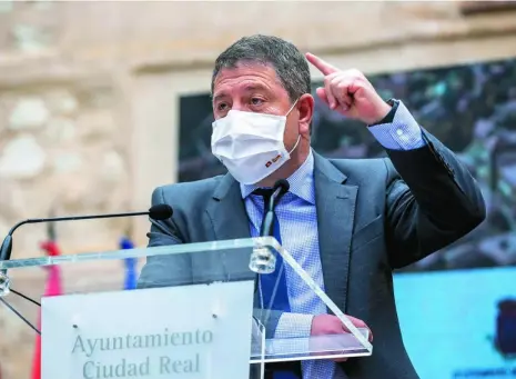  ?? FLICKER ?? El presidente de Castilla-la Mancha, ayer, en la exposición que conmemora el VI Centenario de la Fundación de Ciudad Real