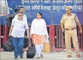  ?? SAKIB ALI /HT FILE ?? Rajesh and Nupur Talwar walk out of Dasna jail after their acquittal earlier this month.
