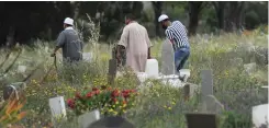  ?? ARMAND HOUGH African News Agency (ANA) ?? THE Mowbray Muslim Cemetery has been temporaril­y closed after a water pipe burst. |