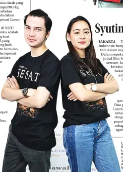 ?? ISSAK RAMDHANI/JAWA POS.COM ?? LAWAN MAIN: Endy Arfian dan Laura Theux berkunjung ke redaksi Jawa Pos Jakarta. Mereka mempromosi­kan film baru berjudul Sesat.
