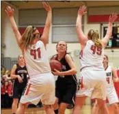  ?? MJOHN MCCONNEY - FOR DIGITAL FIRST MEDIA ?? Boyertown’s Kylie Webb (13) tries to split the defense of Perkiomen Valley’s Megan Moore (41) and Taylor Hamm (45).