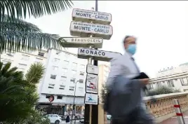  ?? (Photo Jean-François Ottonello) ?? Pour cette mère et ses trois enfants qui habitent à Beausoleil mais vivent toute la journée à Monaco, pas facile de s’y retrouver entre les protocoles sanitaires français et monégasque.