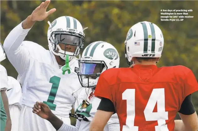  ?? AP ?? A few days of practicing with Washington is more than enough for Jets’ wide receiver Terrelle Pryor (1).