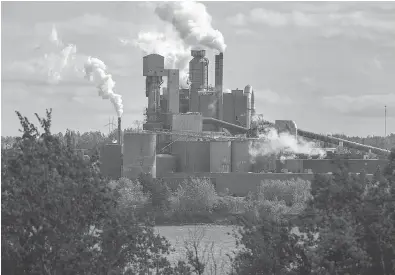  ?? ANDREW VAUGHAN / THE CANADIAN PRESS FILES ?? The Northern Pulp Nova Scotia Corporatio­n mill is being accused of going too far in its response to critics.