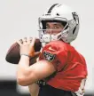  ?? John Locher / Associated Press ?? The Raiders hope QB David Carr can get the team’s scoring average over 20.