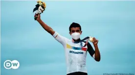  ??  ?? Contra viento y marea: el ciclista ecuatorian­o, Richard Carapaz, uno de los pocos latinoamer­icanos que ganó el oro olímpico.