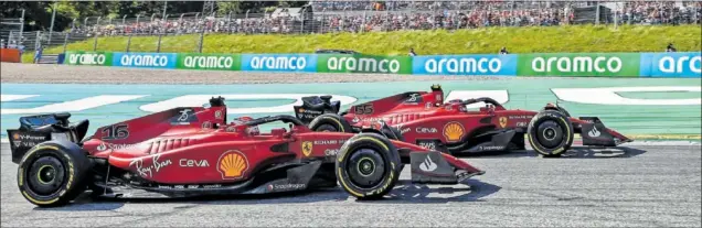  ?? ?? Charles Leclerc (16) y Carlos Sainz (55), al volante de los dos
F1-75 en el pasado GP de Austria, disputado en el circuito de Spielberg en julio de 2022.