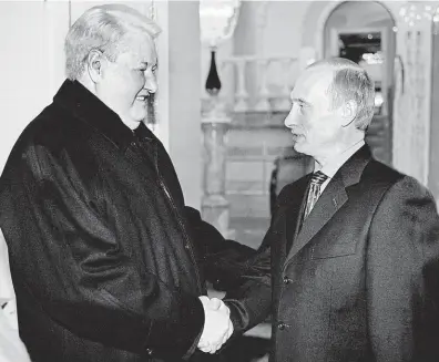  ?? FOTO REUTERS ?? Sázka na jistotu? Bývalý prezident Boris Jelcin si jako svého následovní­ka vybral do té doby nenápadnéh­o Vladimira Putina.