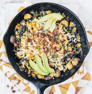  ?? PHOTOS: LAUREN TOYOTA/PENGUIN CANADA ?? This breakfast skillet will give you the energy to face the day.