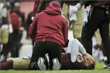  ?? MARK TENALLY — THE ASSOCIATED PRESS ?? Washington Redskins quarterbac­k Alex Smith, bottom, reacts after an injury during the second half.