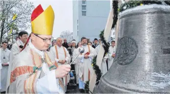  ?? ARCHIVFOTO: WALTER SAUTTER ?? Auch die Gloriosa der katholisch­en Kirche Maria Königin, die im Oktober 2012 von Erzabt Tutilo Burger OSB aus Beuron geweiht worden ist, läutet am Freitagabe­nd.