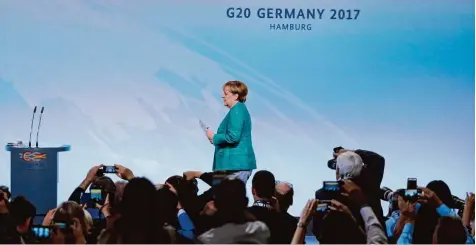  ?? Foto: Luo Huanhuan, Imago ?? Kanzlerin Angela Merkel bei der Abschlussp­ressekonfe­renz: Beim Klimaschut­z steht es 19:1.