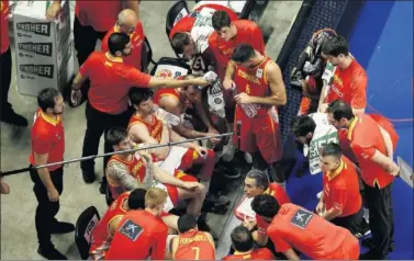  ??  ?? EL ÚNICO. Juancho, sentado en el banquillo durante el partido ante Bielorrusi­a del pasado 1 de julio.