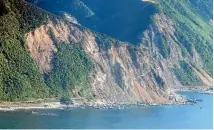  ?? PHOTO: EMMA DANGERFIEL­D/FAIRFAX NZ ?? Helicopter­s are sluicing the largest of the slips north of Kaikoura, at Ohau Point.