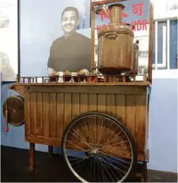  ??  ?? fROM LEfT: Ho cycled throughout Malaya to market his herbal tea product; A replica of an early herbal tea stall.